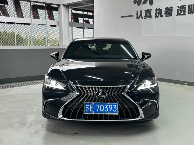 Lexus ES — Фото автомобиля 2