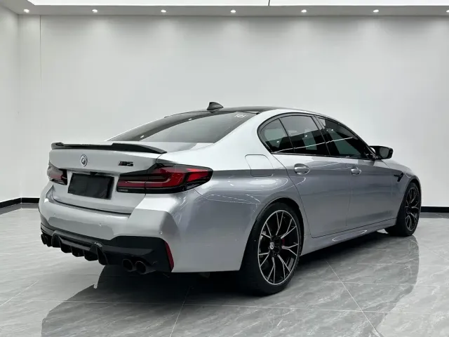 BMW M5 — Фото автомобиля 13