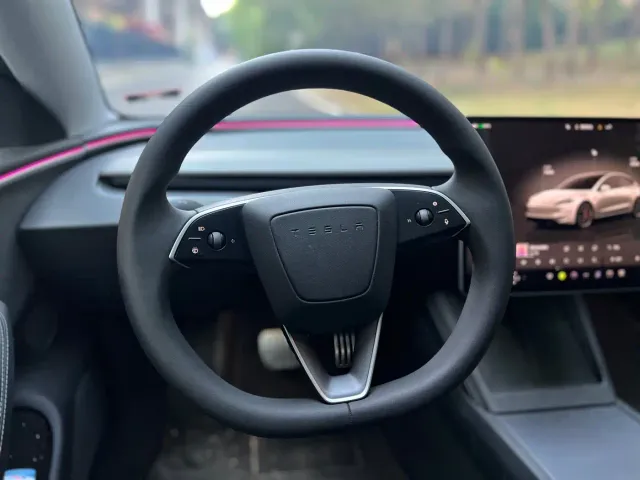 Tesla Model 3 — Фото автомобиля 5