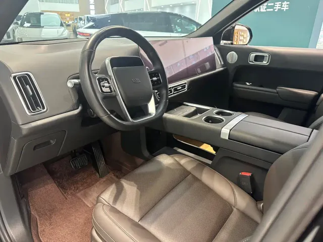 Li Auto L9 — Фото автомобиля 6