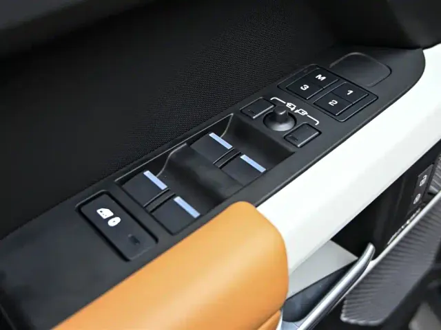 Land Rover Defender — Фото автомобиля 24