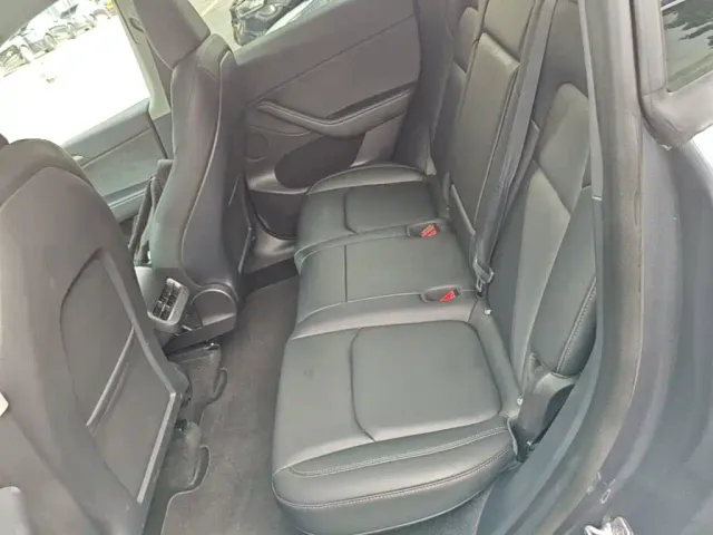 Tesla Model Y — Фото автомобиля 16