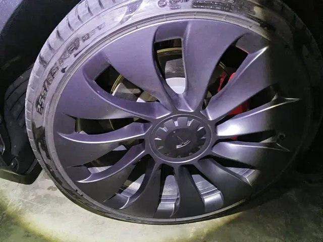 Tesla Model Y — Фото автомобиля 7