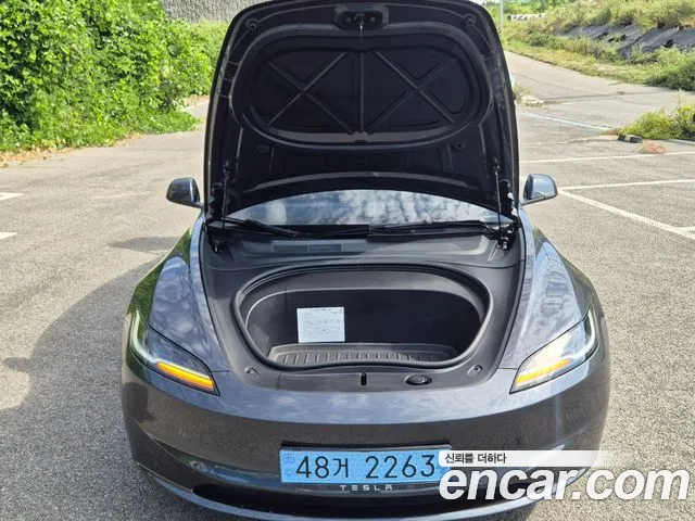 Tesla Model 3 — Фото автомобиля 6