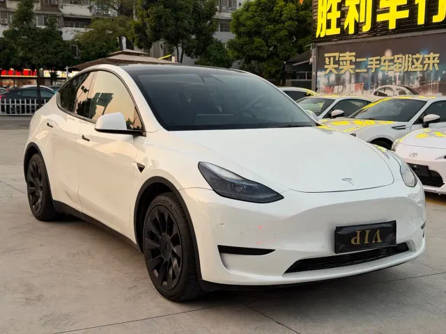 Фотография автомобиля — Tesla Model Y
