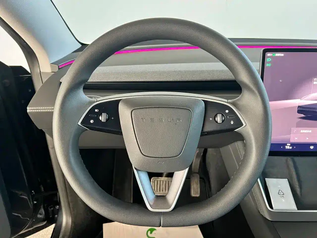 Tesla Model Y — Фото автомобиля 7