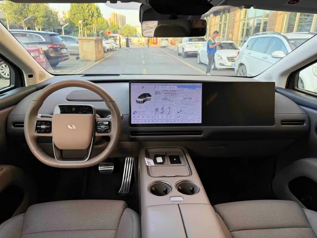 Li Auto i8 — Фото автомобиля 7