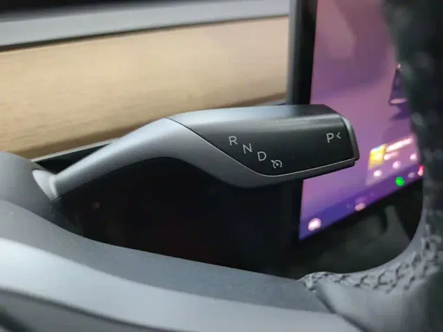 Tesla Model Y — Фото автомобиля 13
