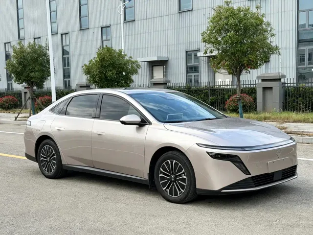 Nissan N6 — Фото автомобиля 3