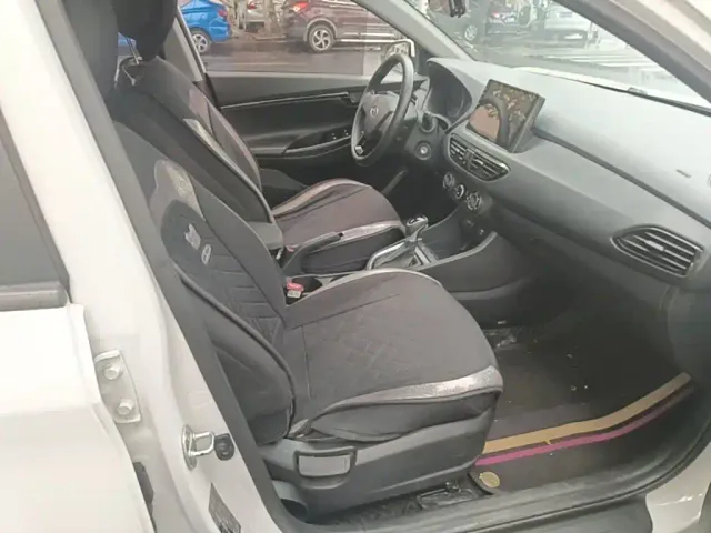 Hyundai Elantra — Фото автомобиля 24