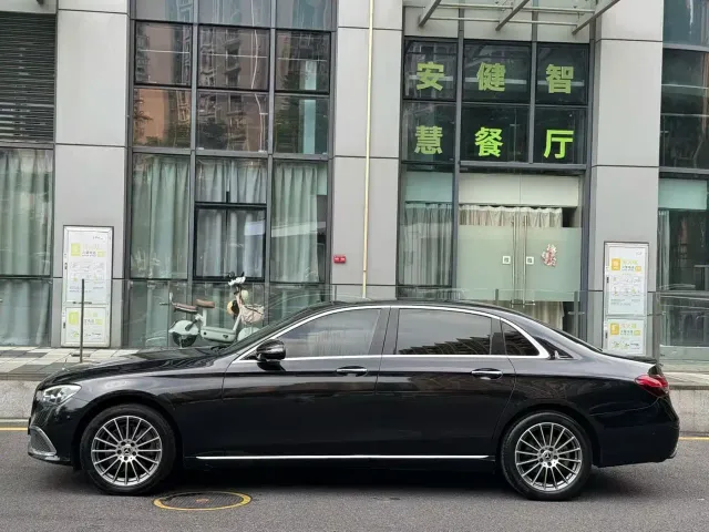 Mercedes-Benz E-Class — Фото автомобиля 2
