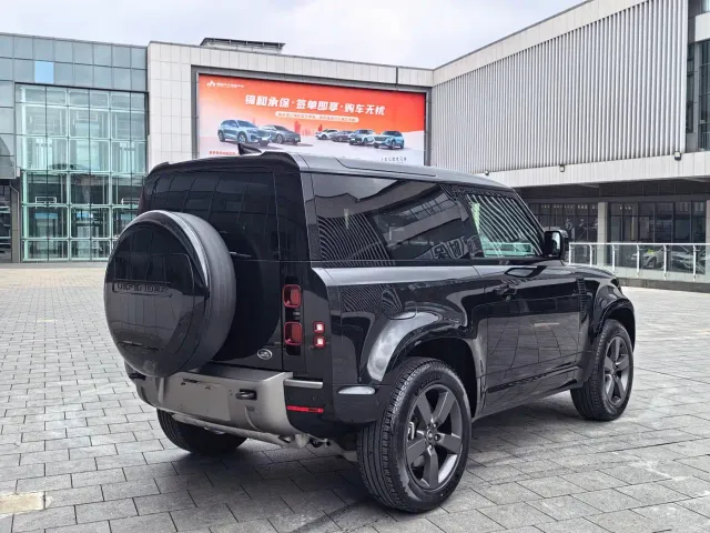 Land Rover Defender — Фото автомобиля 5