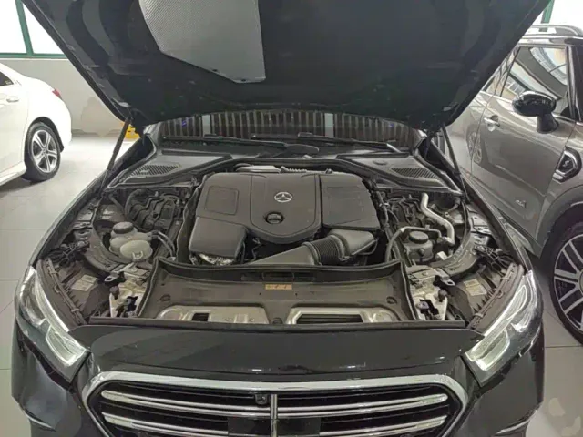 Mercedes-Benz E-Class — Фото автомобиля 19