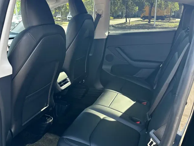 Tesla Model Y — Фото автомобиля 8
