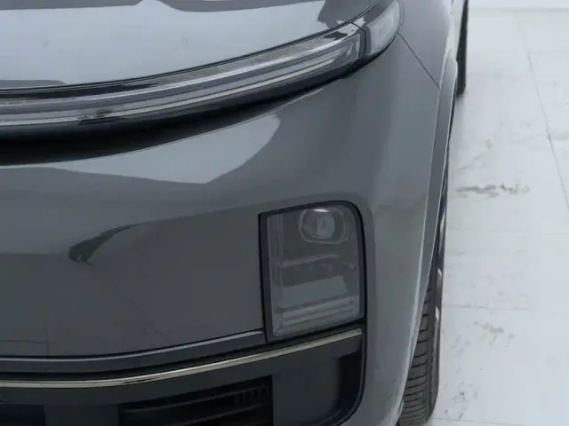 Li Auto L9 — Фото автомобиля 13