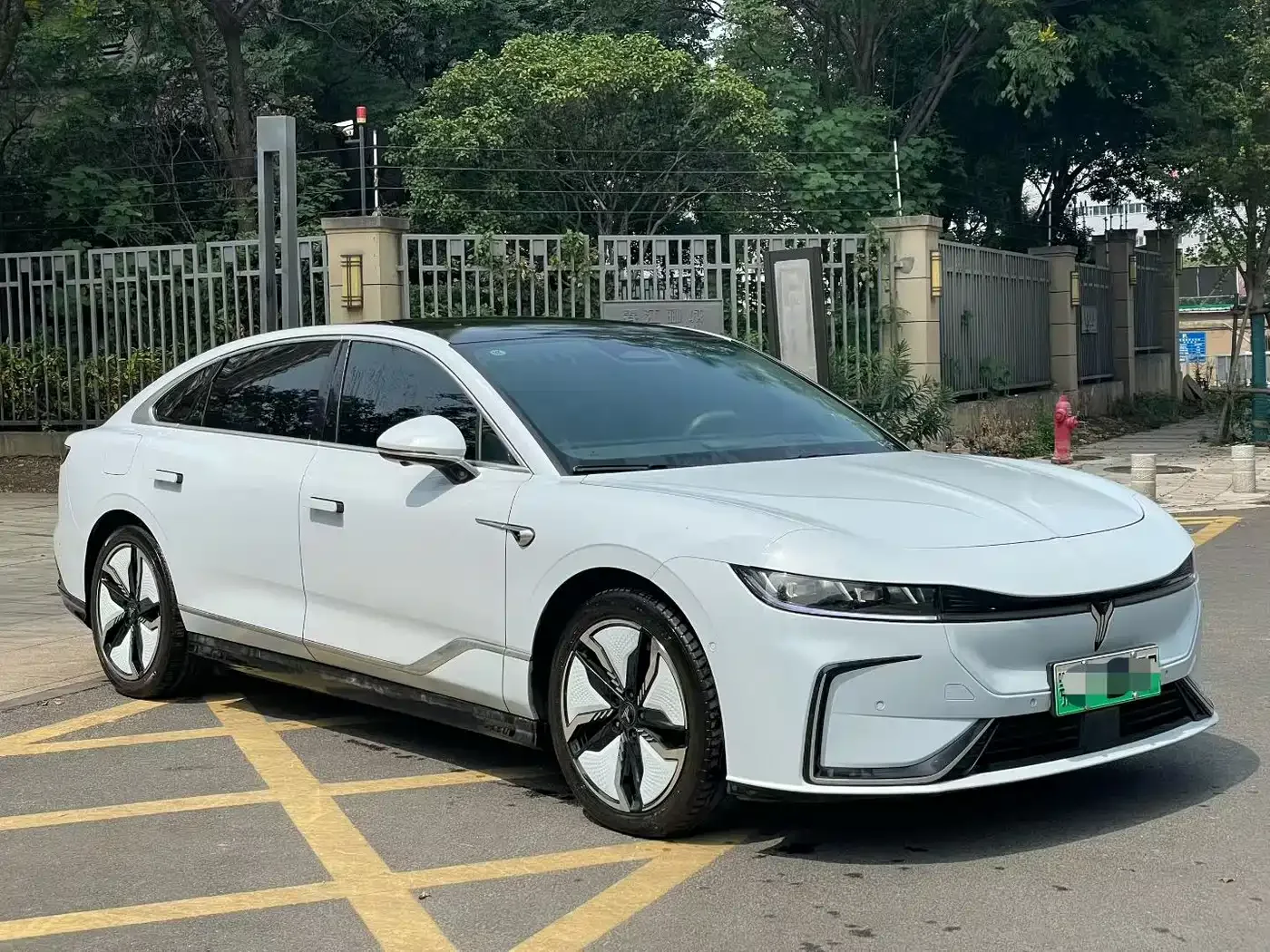 Voyah Auto VOYAH Zhuiguang 2023 4WD Flagship Edition — Фото автомобиля 3