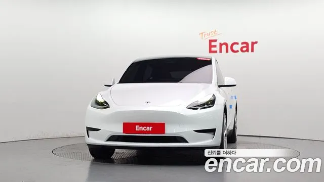 Tesla Model Y — Фото автомобиля 3
