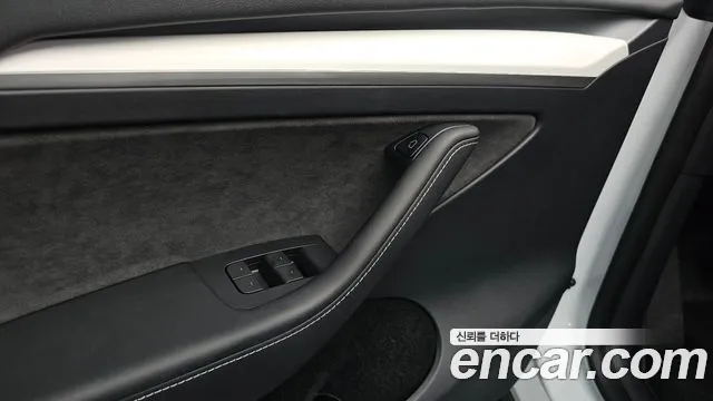 Tesla Model Y — Фото автомобиля 30