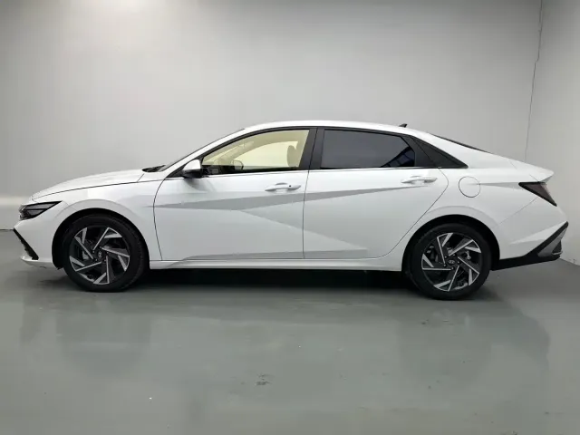 Hyundai Elantra — Фото автомобиля 3