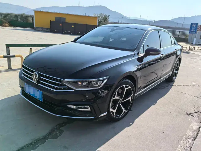 Фотография автомобиля — Volkswagen Magotan