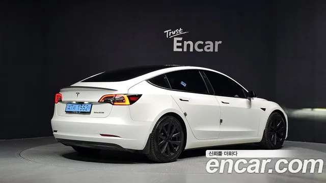 Tesla Model 3 — Фото автомобиля 2