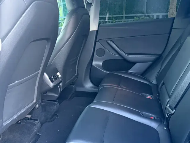 Tesla Model Y — Фото автомобиля 13
