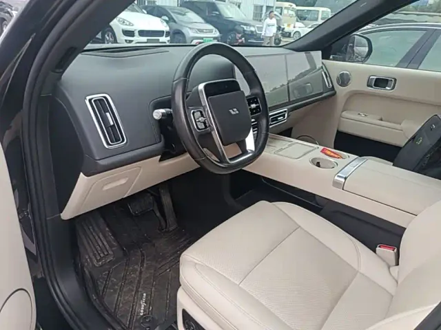Li Auto L9 — Фото автомобиля 9
