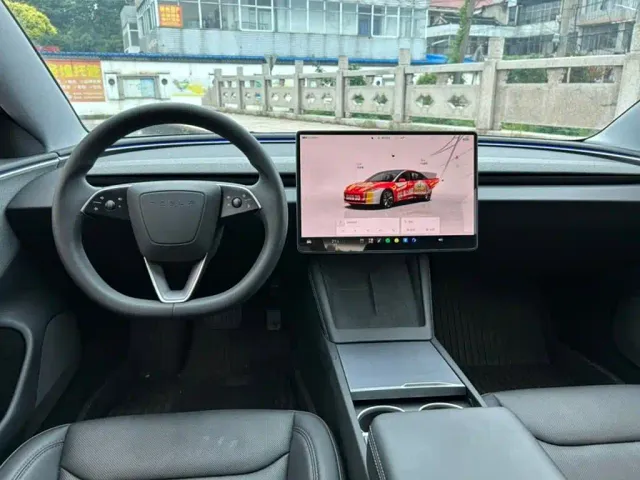 Tesla Model 3 — Фото автомобиля 8