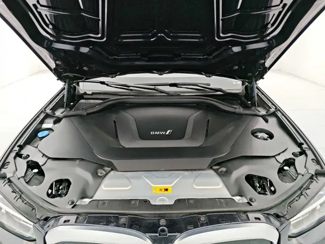 BMW iX3 — Фото автомобиля 9