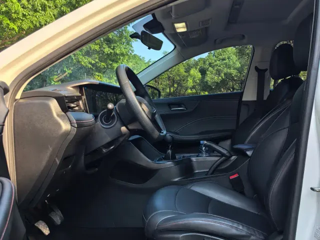 Roewe i5 — Фото автомобиля 8