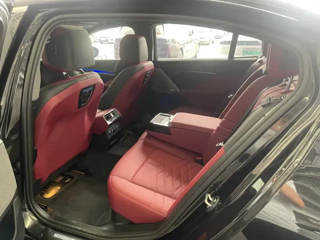BMW 5 Series — Фото автомобиля 22