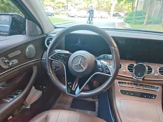 Mercedes-Benz E-Class — Фото автомобиля 11