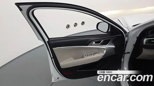 Genesis G70 — Фото автомобиля 19