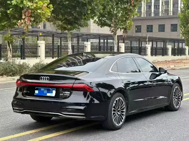 Audi A7L — Фото автомобиля 9