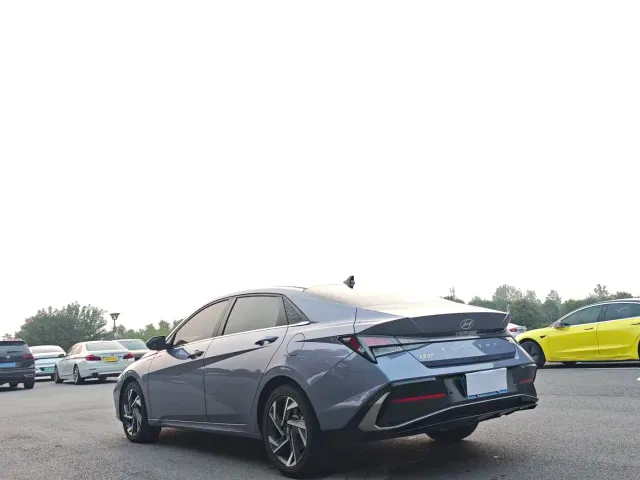 Hyundai Elantra — Фото автомобиля 9