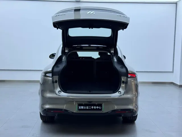 IM Motors LS6 — Фото автомобиля 7