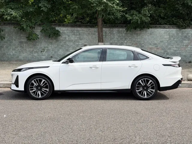Changan Eado — Фото автомобиля 2
