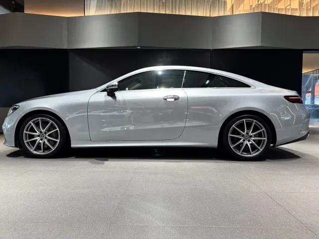 Mercedes-Benz E-Class — Фото автомобиля 18