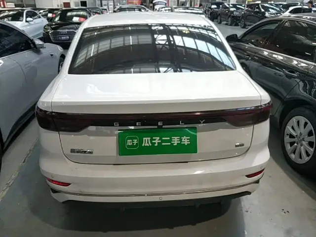Geely Emgrand — Фото автомобиля 5
