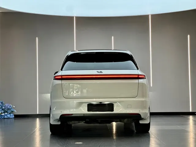 Li Auto L7 — Фото автомобиля 9
