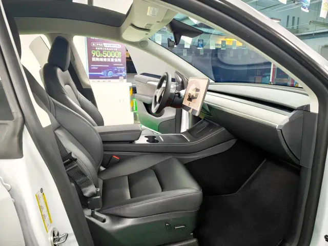 Tesla Model Y — Фото автомобиля 7