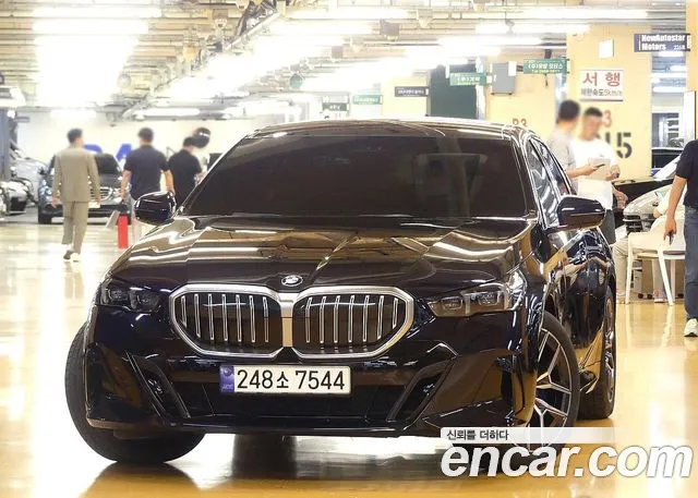 BMW 5-Series — Фото автомобиля 3