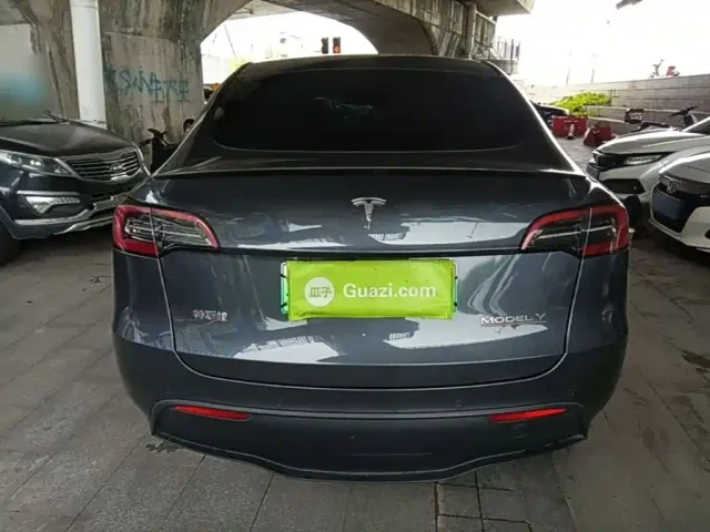 Tesla Model Y — Фото автомобиля 3