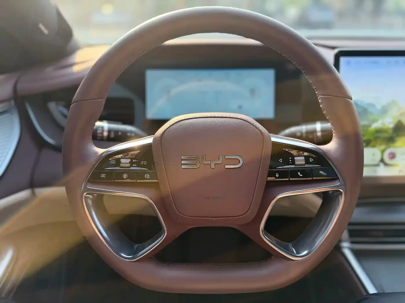 BYD Seal 2024 Glory Edition DM-i 1.5T 121km Flagship — Фото автомобиля 13
