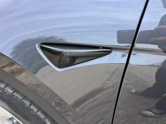 Tesla Model Y — Фото автомобиля 21