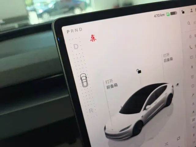 Tesla Model 3 — Фото автомобиля 13