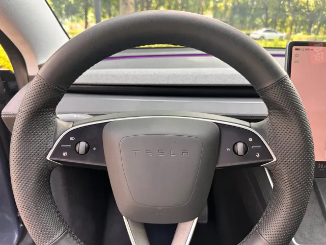 Tesla Model Y — Фото автомобиля 8