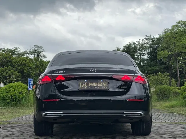 Mercedes-Benz E-Class — Фото автомобиля 5