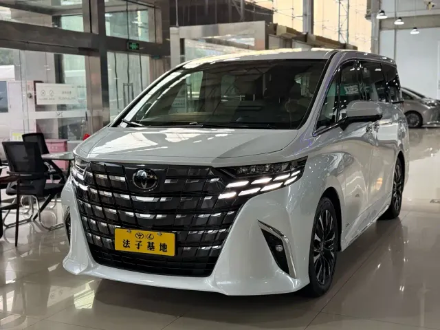 Toyota Alphard — Фото автомобиля 3