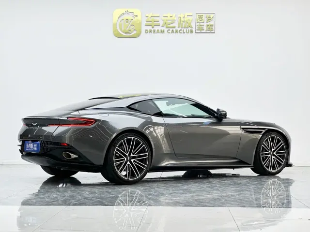Aston Martin DB12 — Фото автомобиля 4